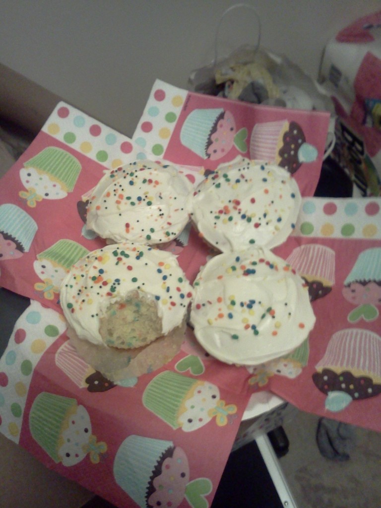 cuppy cakes Cupcakes from new neighbors
