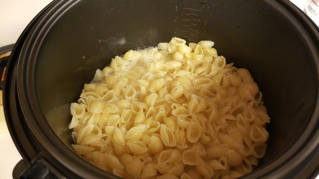 Cooking pasta in a roce cooker
