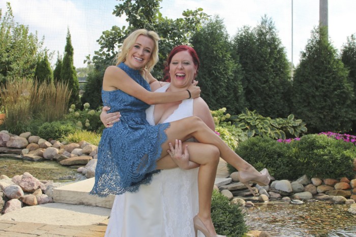 hilarious professional wedding photos jump in my arms