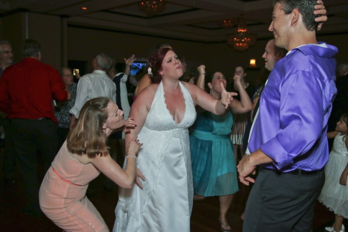 hilarious professional wedding photos: Candid dancing photos