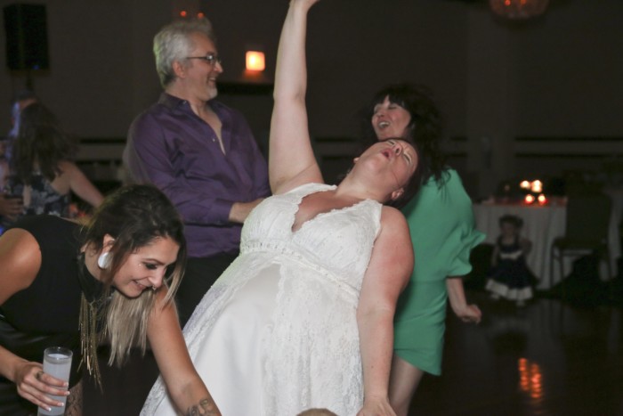 hilarious professional wedding photos: Candid dancing photos